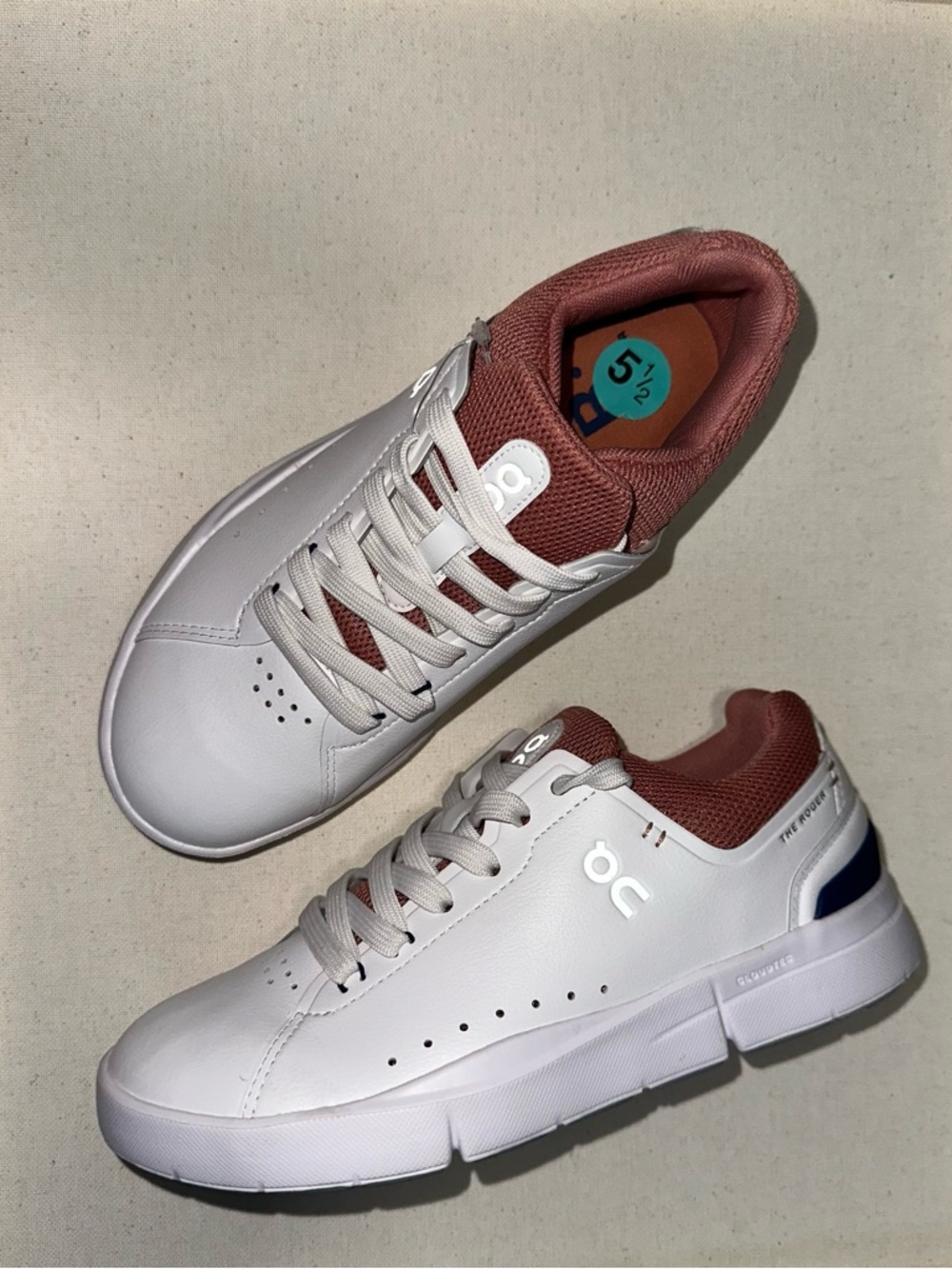 On Running Cloud 5.5 Women’s W The Roger Advantage Casual Sneakers in white/rose